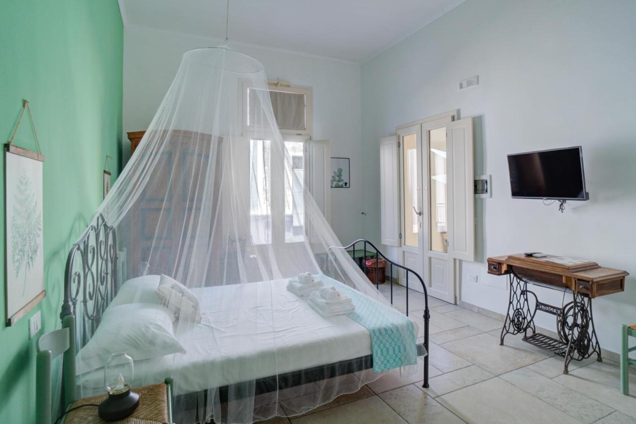 Li Perrini Boutique B&B Acquarica Екстер'єр фото